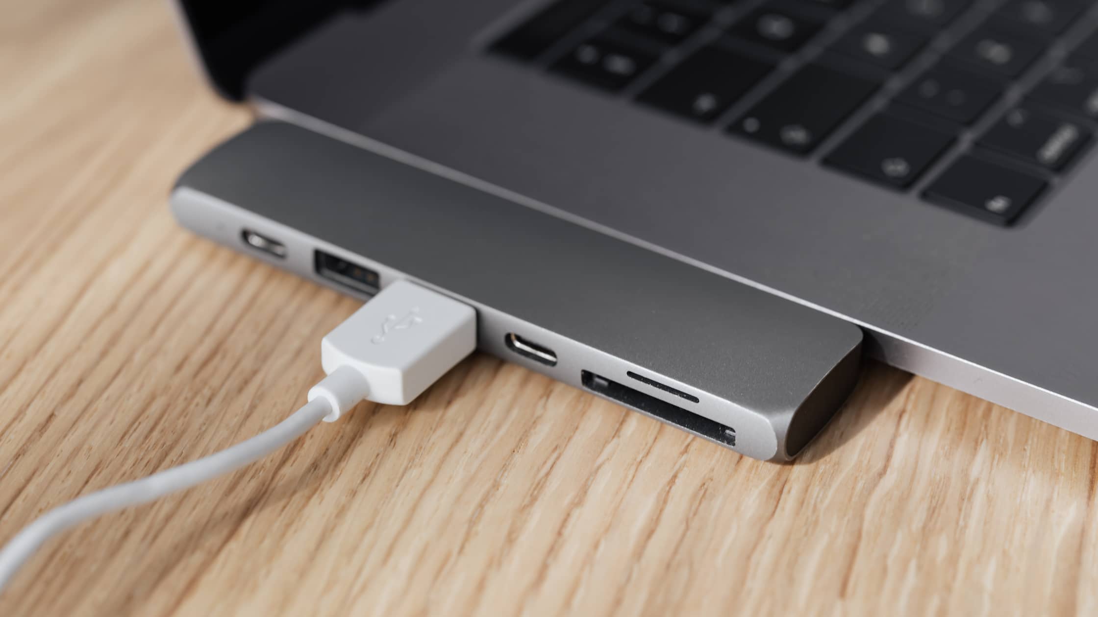 HDMI vs DisplayPort vs VGA vs DVI vs Thunderbolt Cables: Complete Vide ...